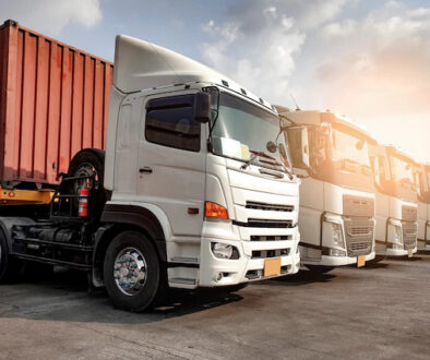 camiones-estacionados-alineados_36860-705